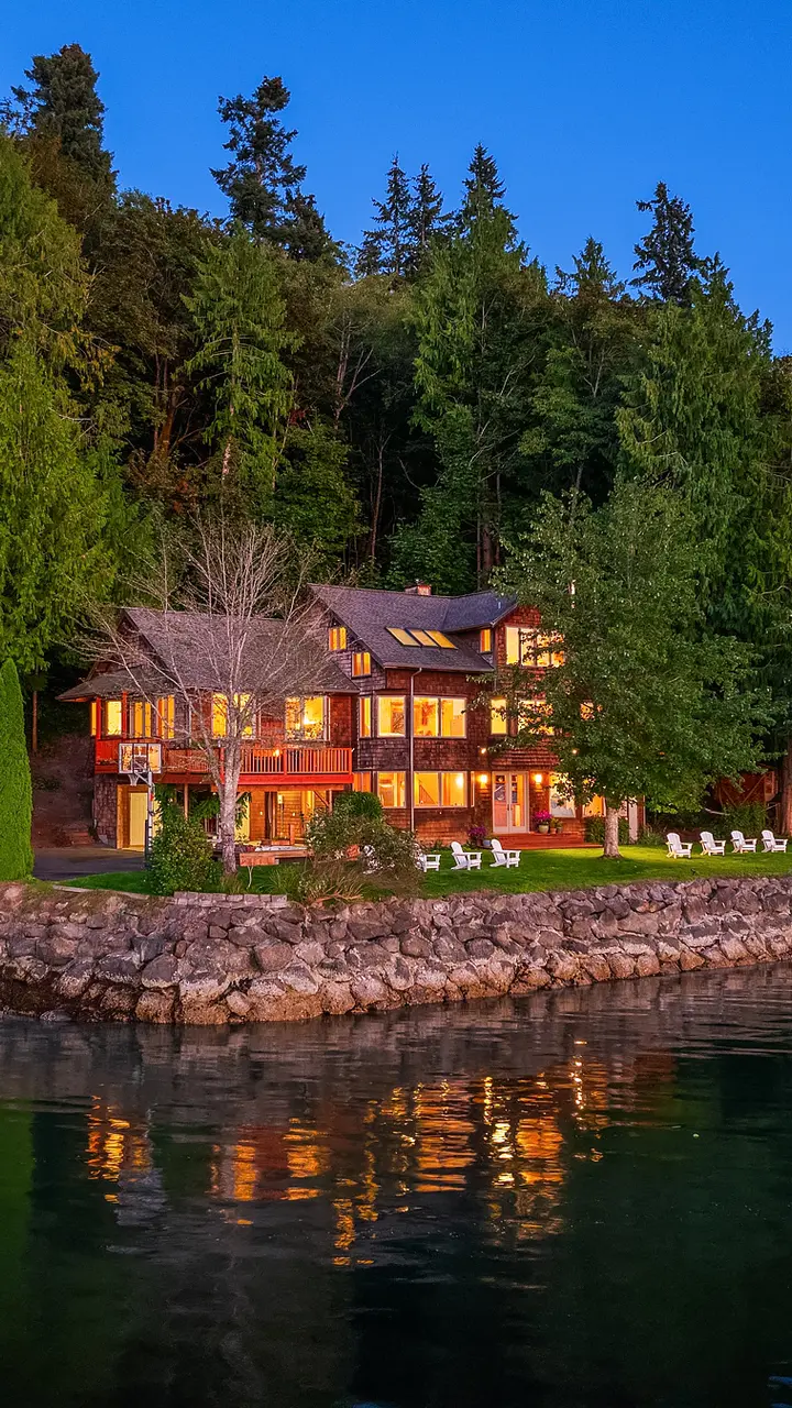 View of How to Evaluate Flood Risk of a Waterfront Property