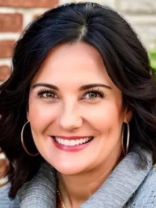 photo of Eva Ray