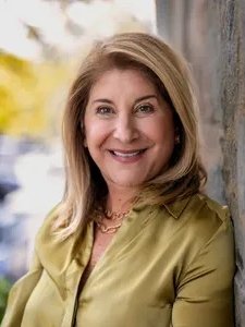 photo of Lisa Ardente